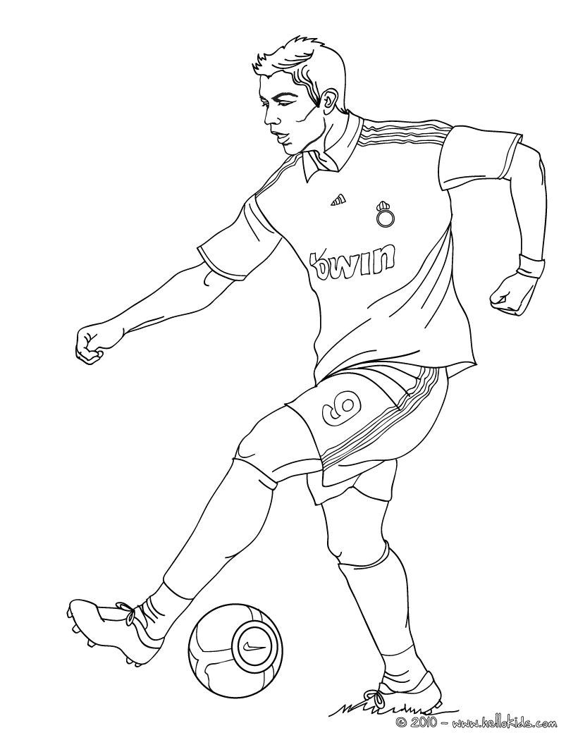 Coloriage De Messi Et Ronaldo Christiano Ronaldo Playing soccer Coloring Page Learn